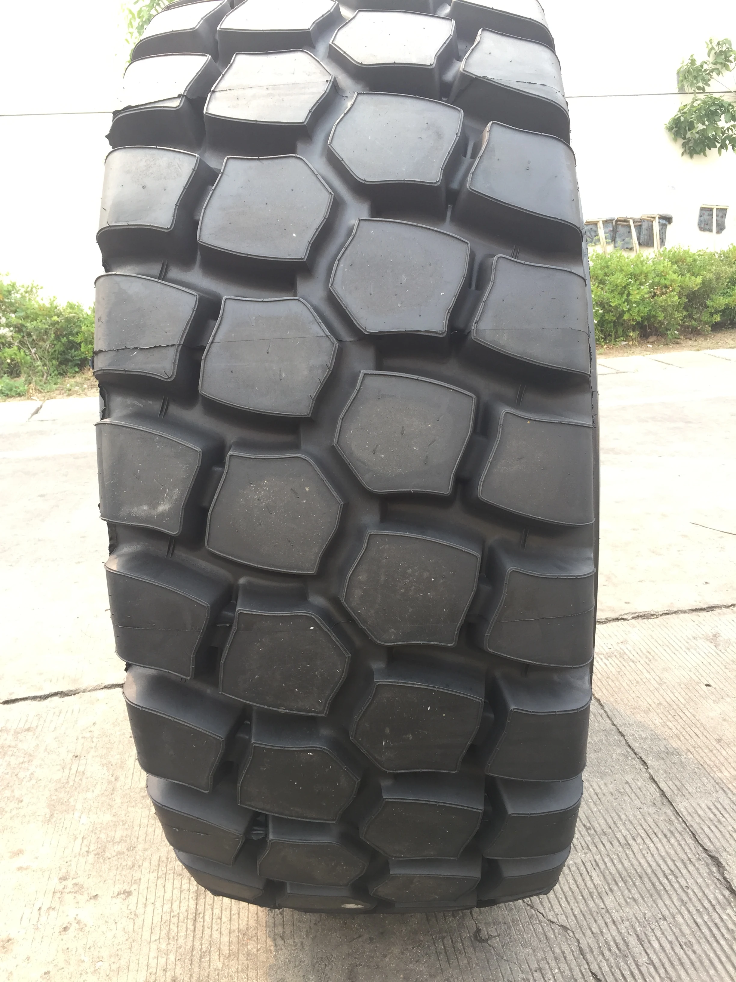 heavy duty tires for trucks